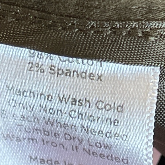 Talbots Signature pants in a size 8 with zippered front pockets in army green - Picture 5 of 14